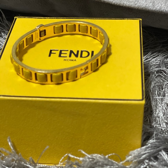 Fendi bracelet - Picture 6 of 7